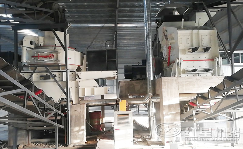 客戶(hù)來(lái)廠(chǎng)咨詢(xún)：想購(gòu)買(mǎi)日產(chǎn)1000噸的制砂機(jī)，有推薦的型號(hào)嗎？